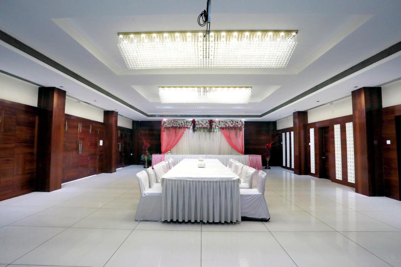 Hotel Shri Khedapati International Ντεβάς Εξωτερικό φωτογραφία