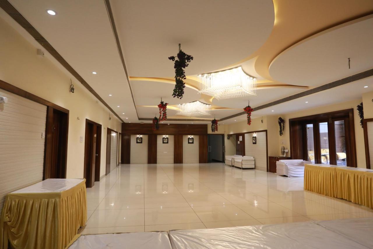 Hotel Shri Khedapati International Ντεβάς Εξωτερικό φωτογραφία