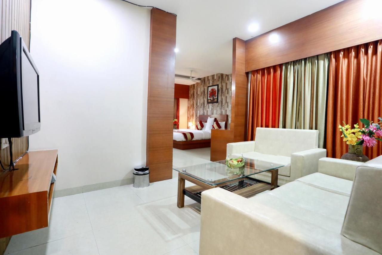 Hotel Shri Khedapati International Ντεβάς Εξωτερικό φωτογραφία