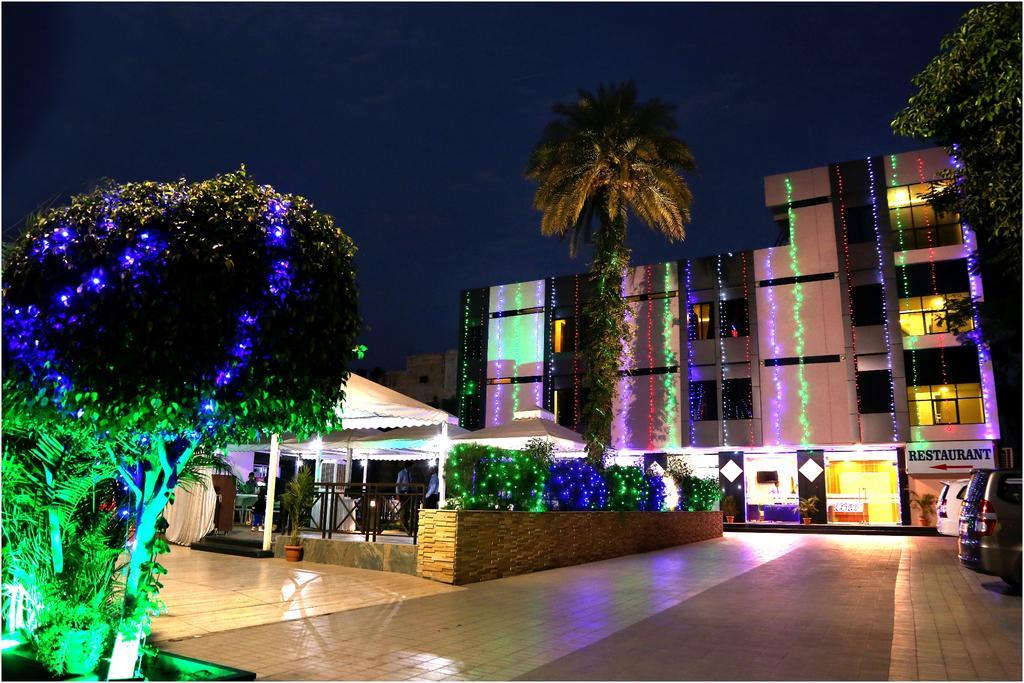 Hotel Shri Khedapati International Ντεβάς Εξωτερικό φωτογραφία