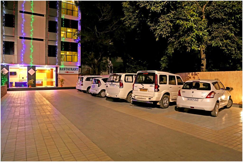 Hotel Shri Khedapati International Ντεβάς Εξωτερικό φωτογραφία
