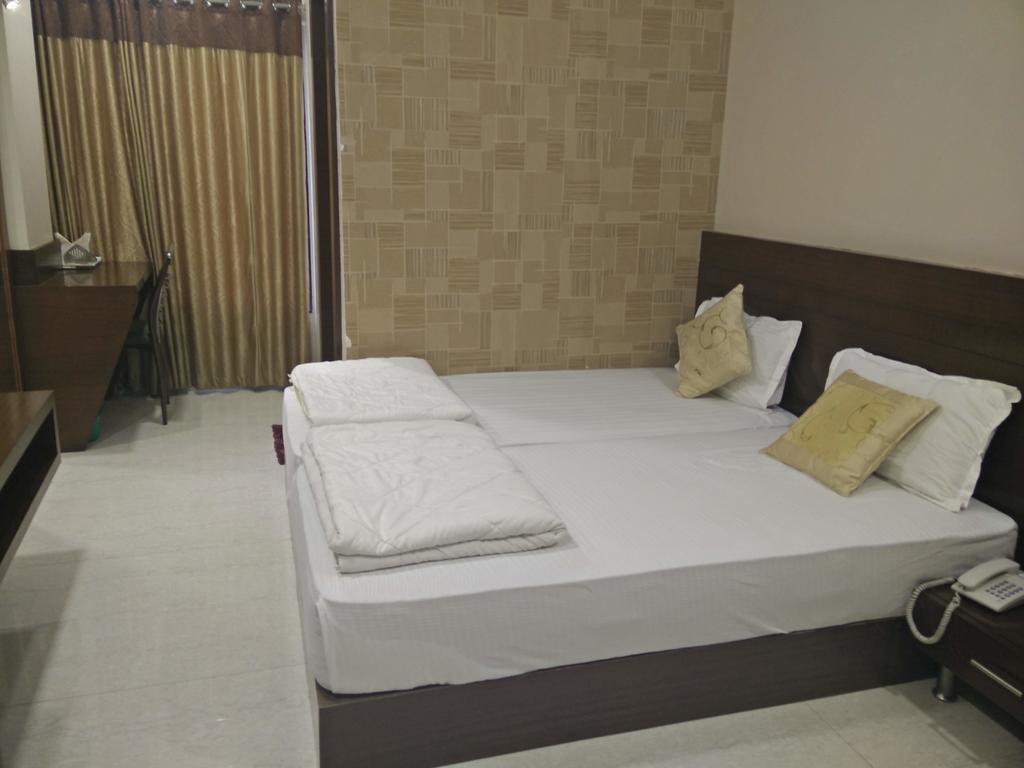 Hotel Shri Khedapati International Ντεβάς Εξωτερικό φωτογραφία