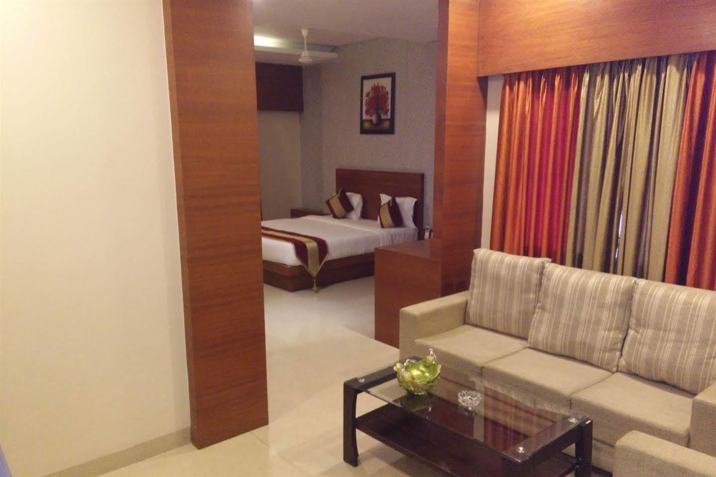 Hotel Shri Khedapati International Ντεβάς Εξωτερικό φωτογραφία