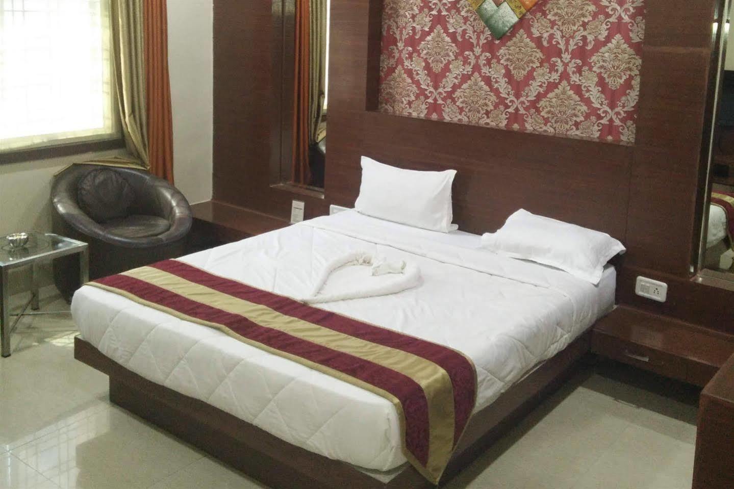 Hotel Shri Khedapati International Ντεβάς Εξωτερικό φωτογραφία