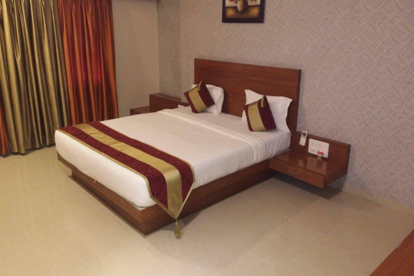 Hotel Shri Khedapati International Ντεβάς Εξωτερικό φωτογραφία