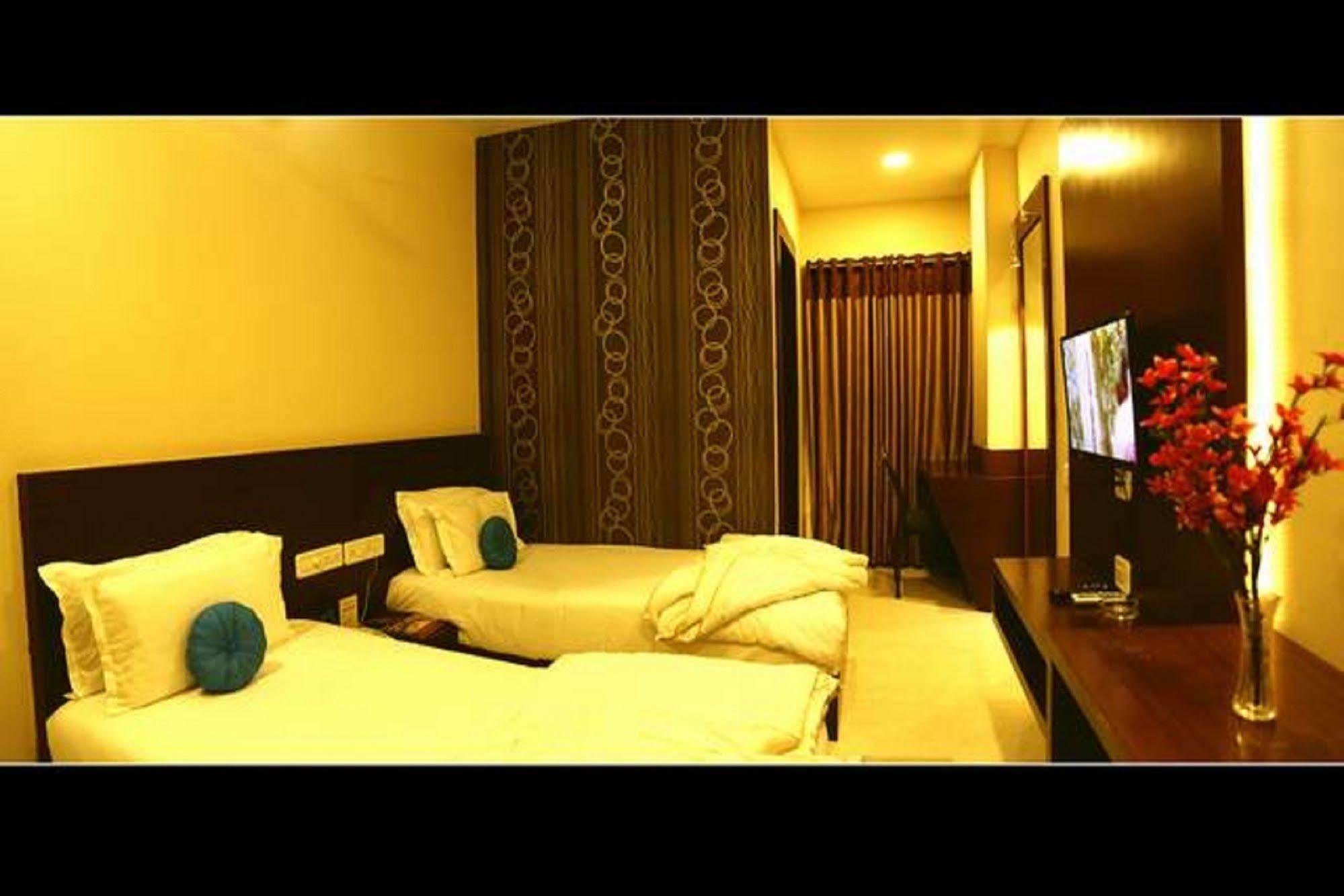 Hotel Shri Khedapati International Ντεβάς Εξωτερικό φωτογραφία