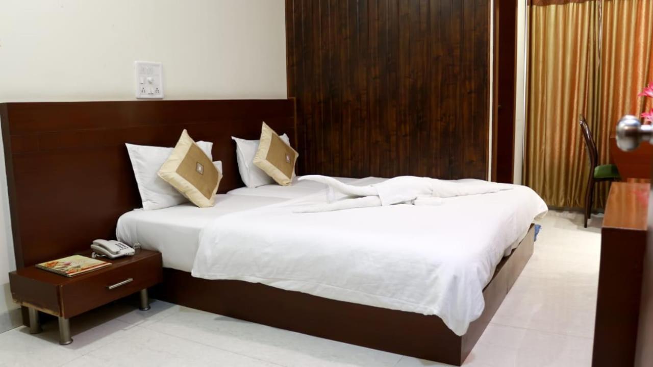 Hotel Shri Khedapati International Ντεβάς Εξωτερικό φωτογραφία